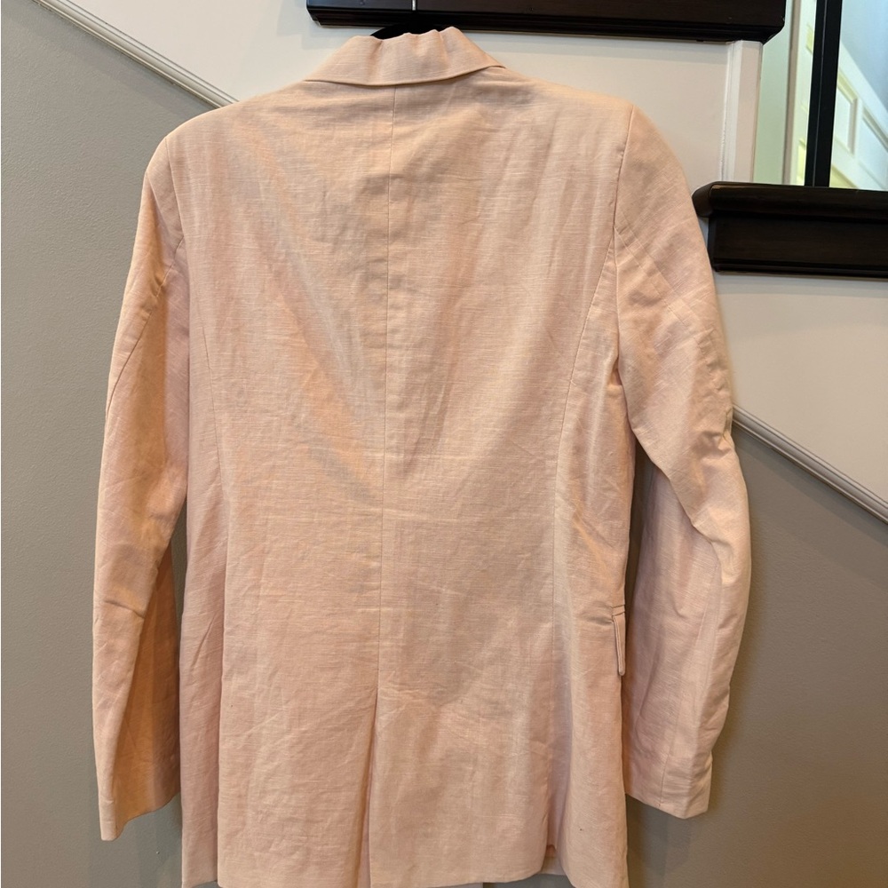 Elegant Women's Blazer in Light Pink - Picture 4 of 4
